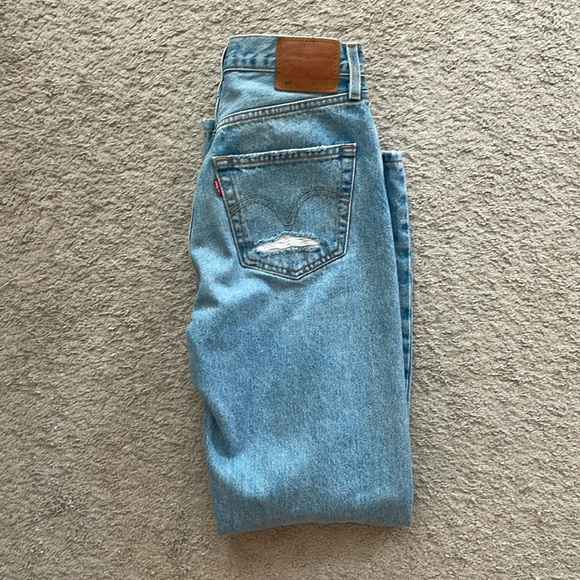 Levis - Picture 5 of 5